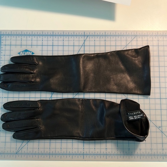 Talbots Accessories - NWOT Talbots medium weight silk lined gloves black 7 1/2